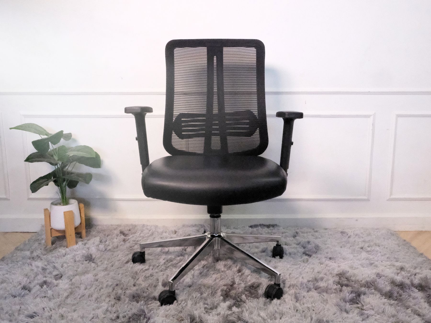 เก้าอี้สำนักงาน เบาะหนัง พนักพิงหลังตาข่าย มีแขน ขาเหล็ก มีล้อ ยี่ห้อ Rockworth(2)