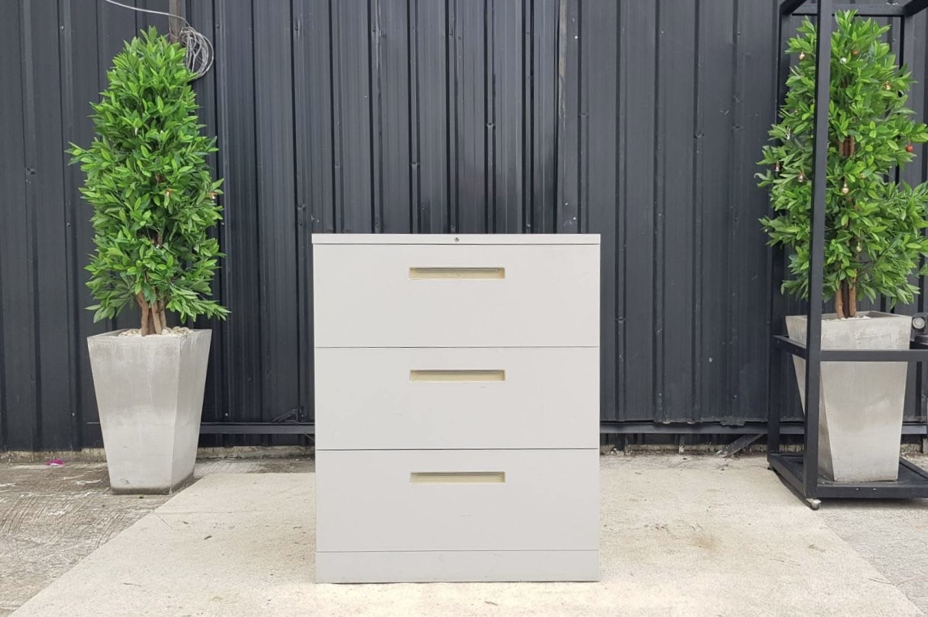 灰色三抽屉移动文件柜