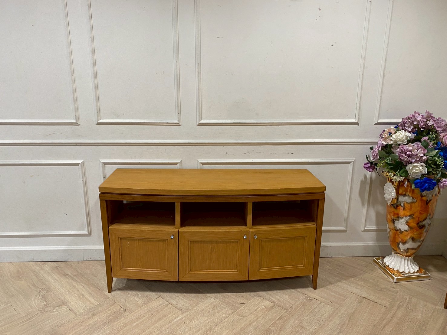 ตู้วางทีวี ตู้โครงไม้สัก 3 บานเปิด 3 ช่อง  120 cm    (1)