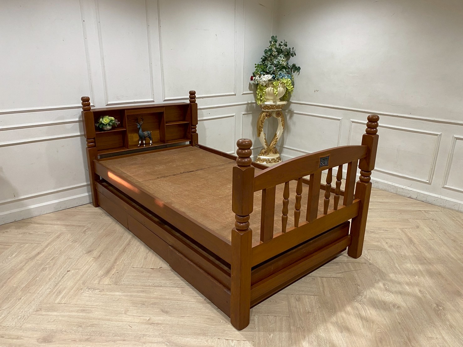 3.5 英尺柚木床，棕色