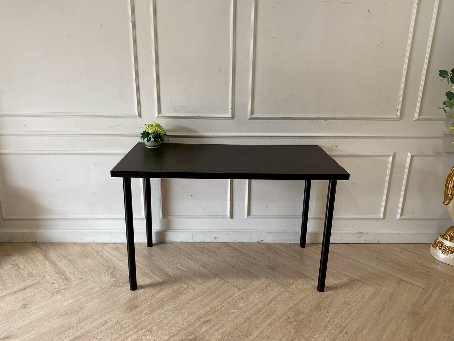 宜家 LAGKAPTEN 桌，黑色钢制桌腿