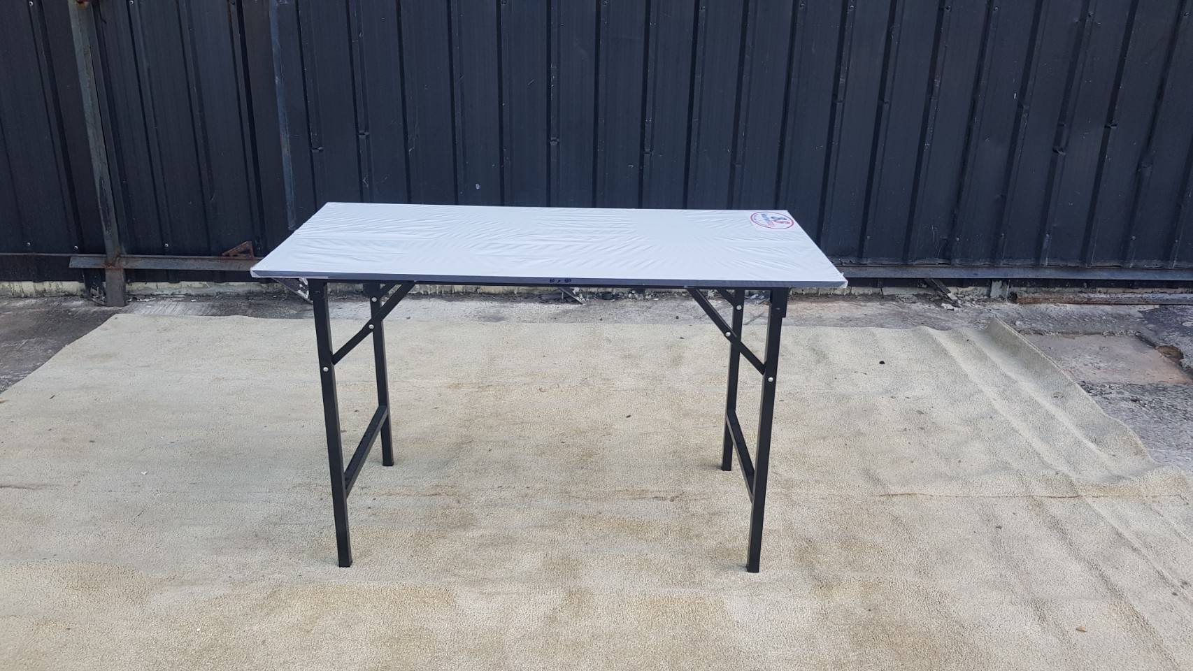 白色桌面折叠桌