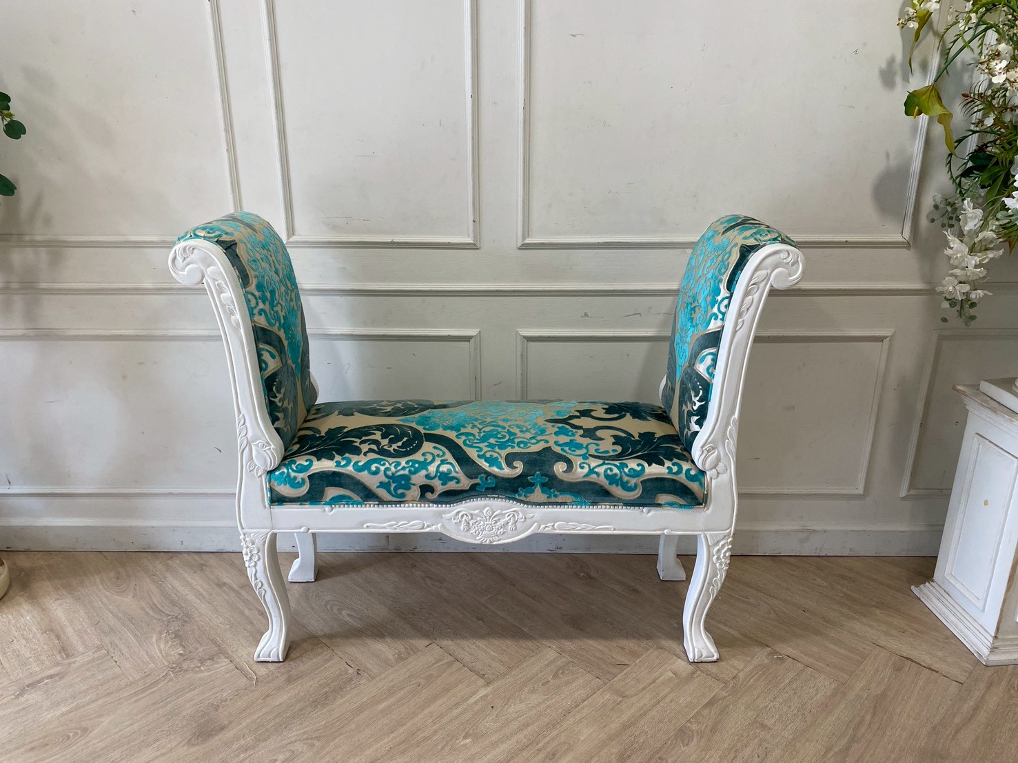 路易木扶手椅，配蓝色布艺坐垫