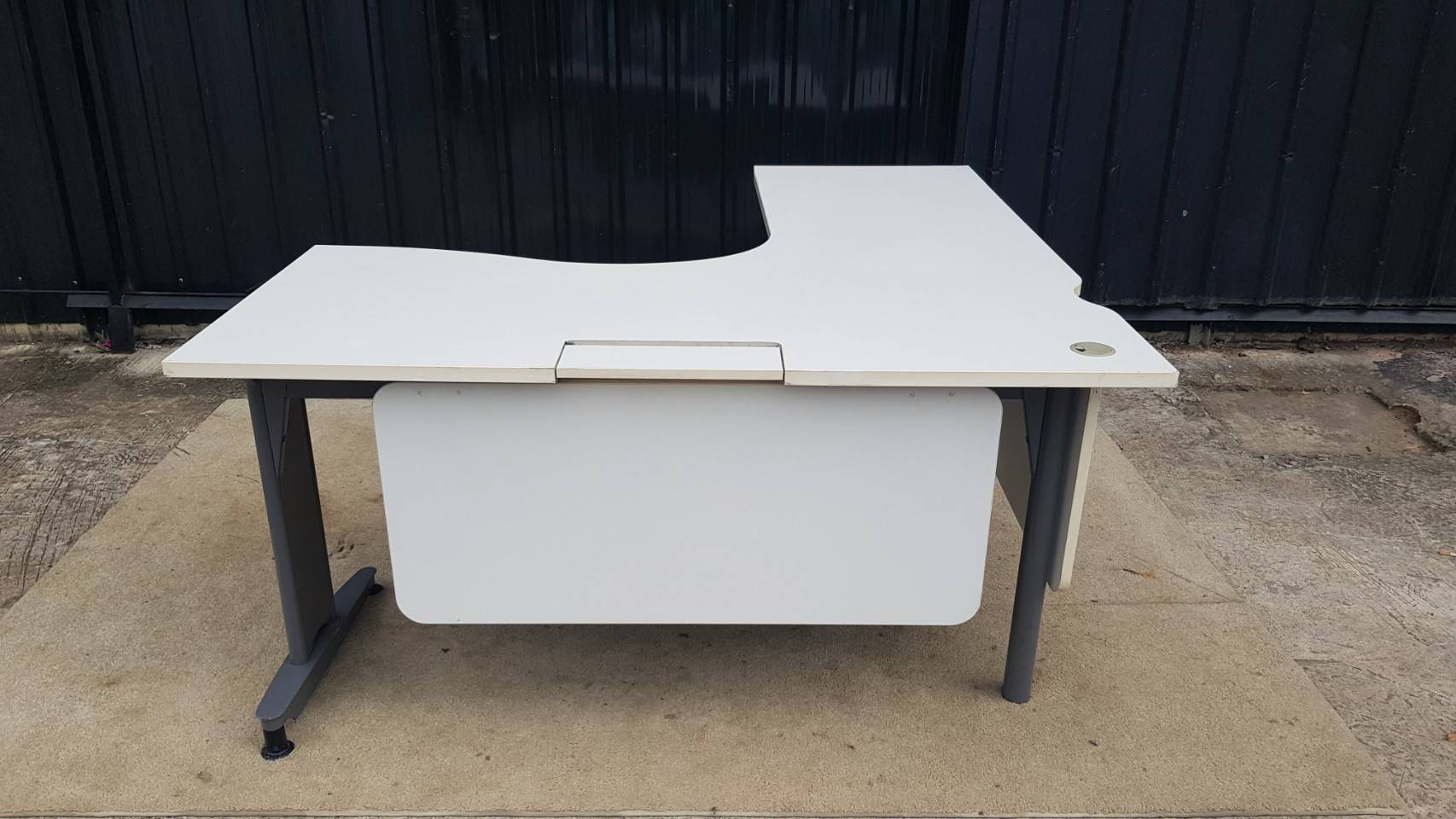 โต๊ะทำงาน เข้ามุมแอล หน้าสีขาว (1)