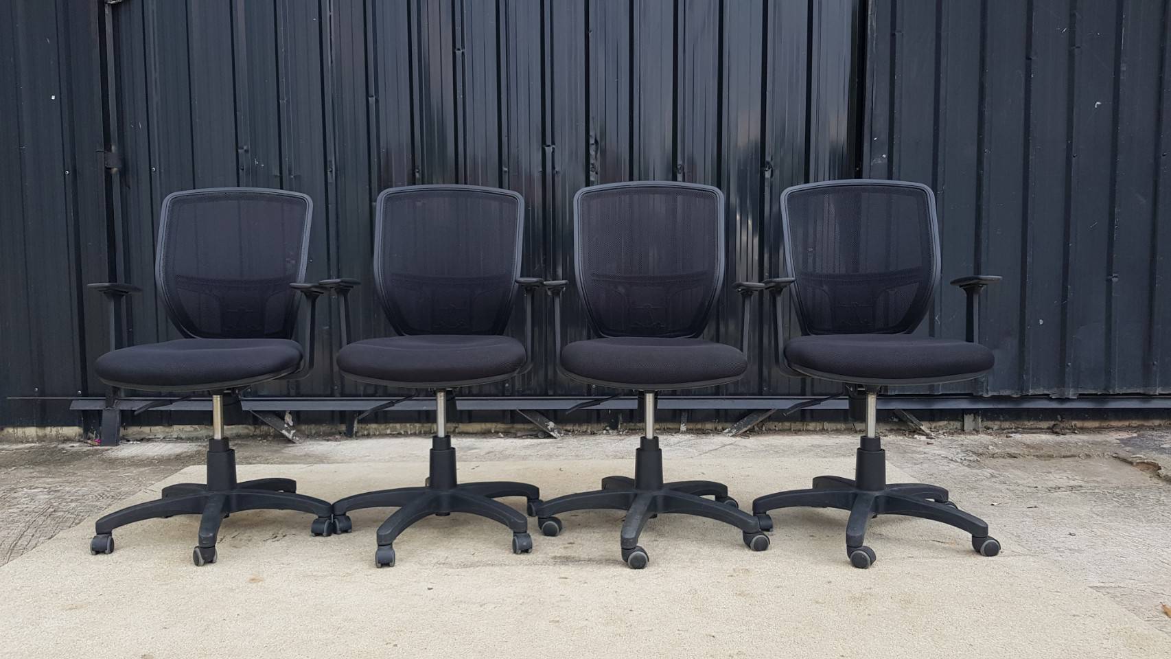 เก้าอี้สำนักงาน เบาะผ้า พนักพิงตาข่าย สีดำ  (4)