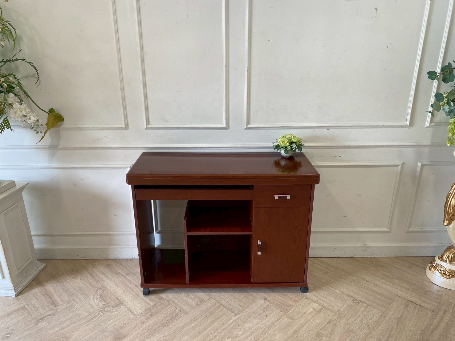 โต๊ะทำงานไม้ 3 ลิ้นชัก สีน้ำตาล (1)