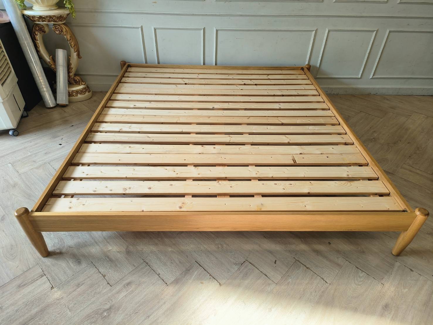 6-Foot Solid Oak Bed, Low Platform Design without Headboard, Natural Wood Finish, with Wooden Slat Base