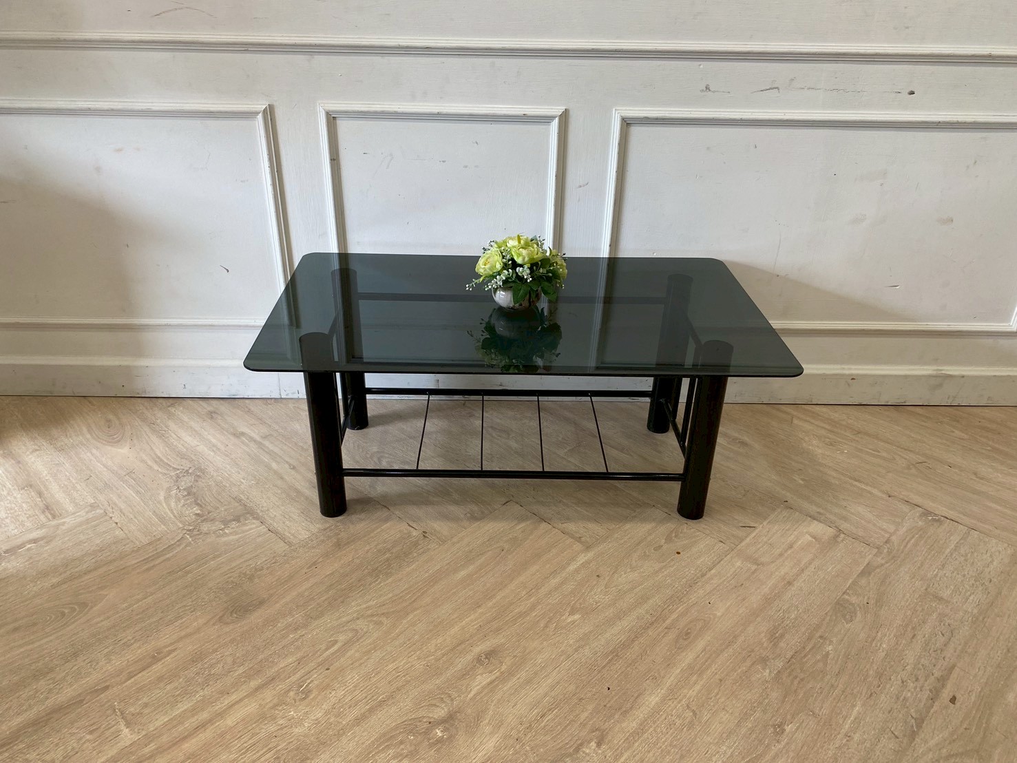 โต๊ะกลางกระจกสีชา ขาเหล็ก (1)