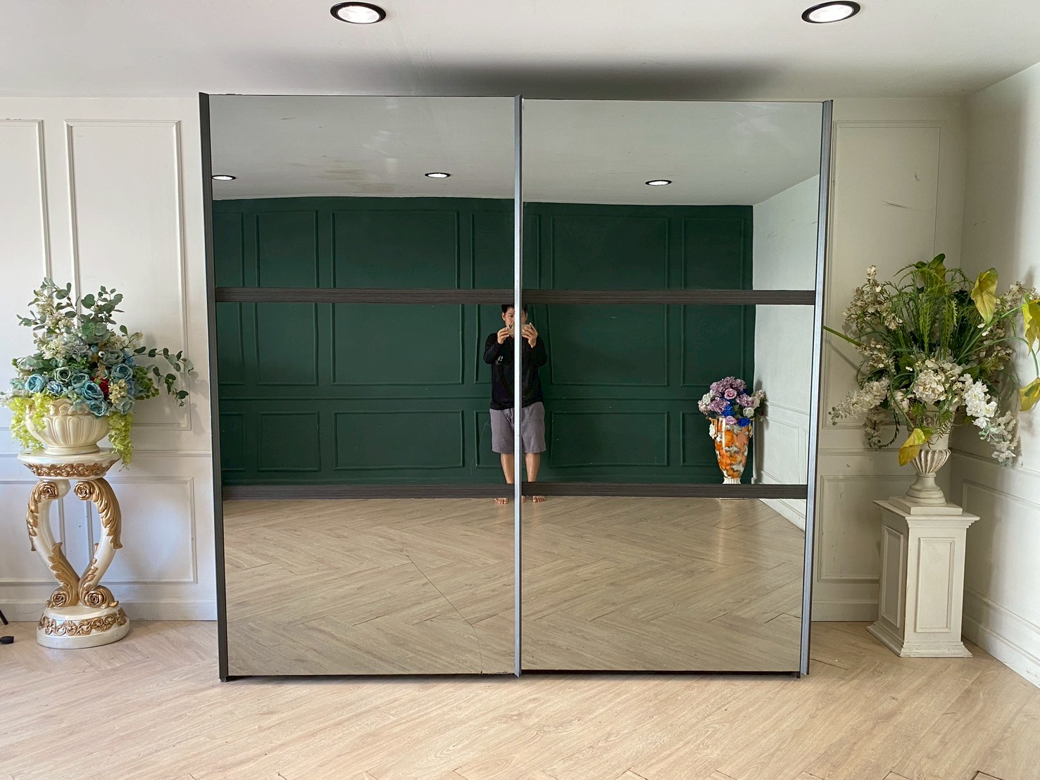 ตู้เสื้อผ้า 2 บานสไลด์ท็อกประจก สีน้ำตาลเข้ม สไตล์โมเดิร์น (1)