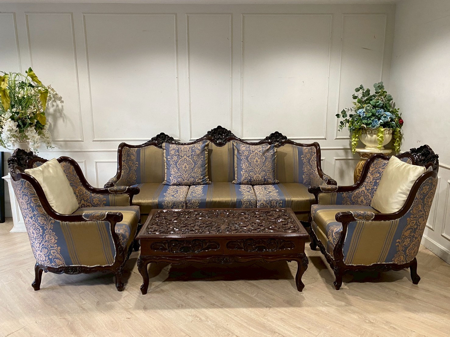 ชุดโซฟาหลุยส์ไม้ เบาะผ้า สีทอง  (1)