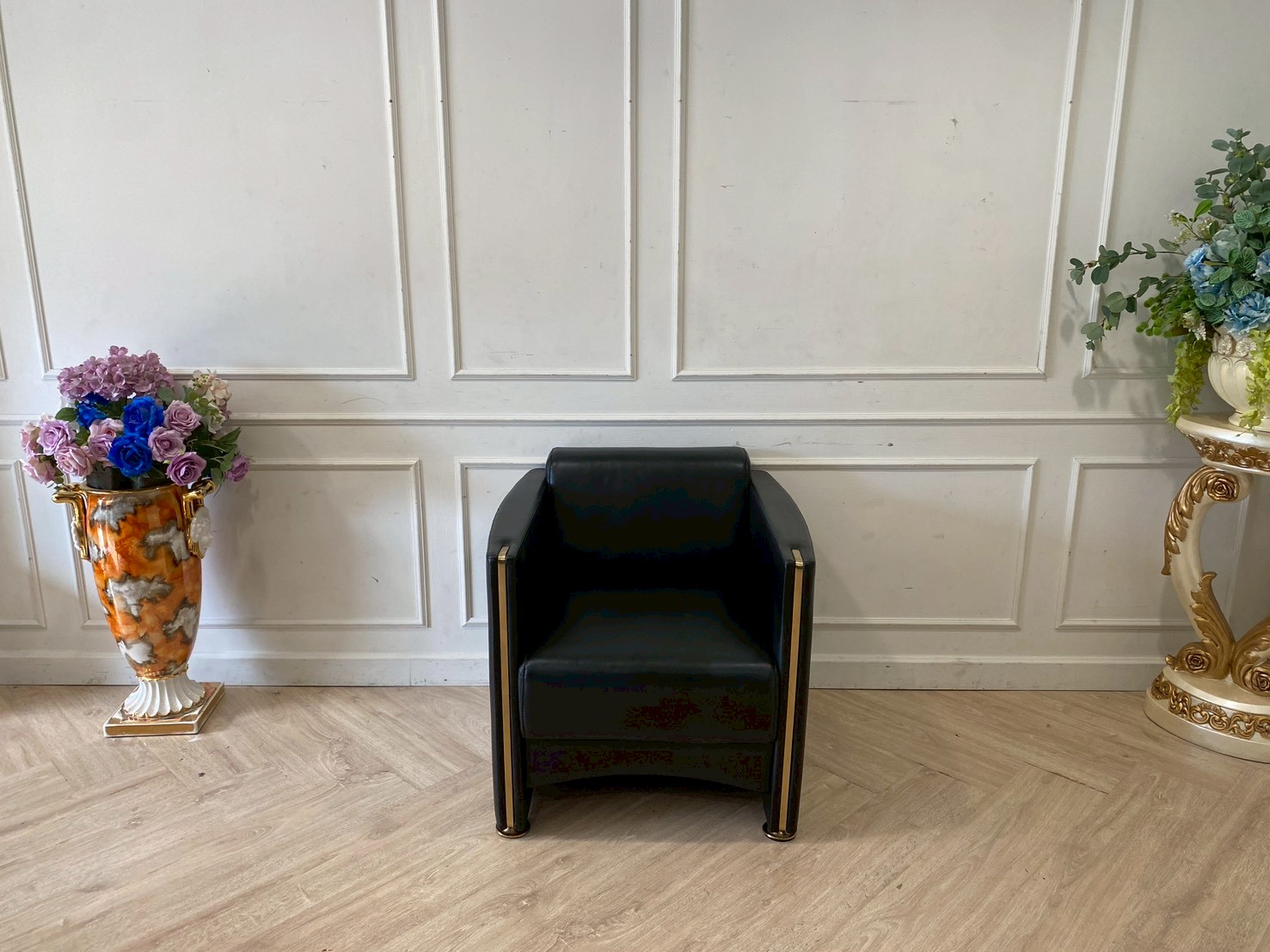 经典黑色真皮扶手椅