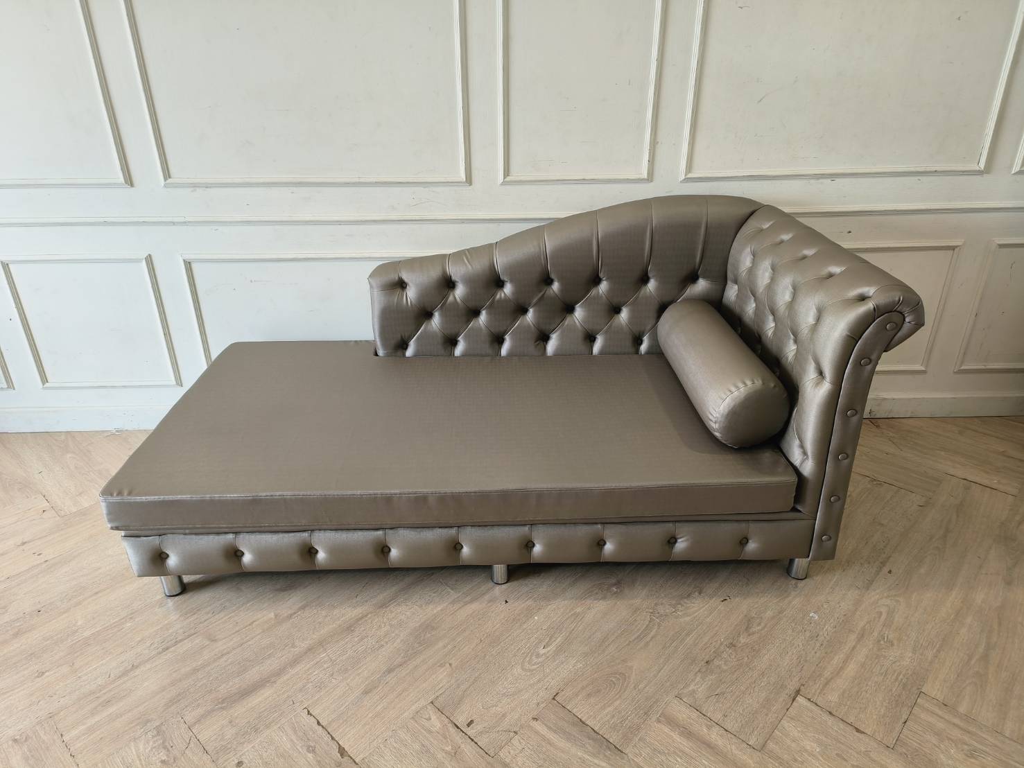 Chesterfield Daybed Sofa in Taupe (Brand New)