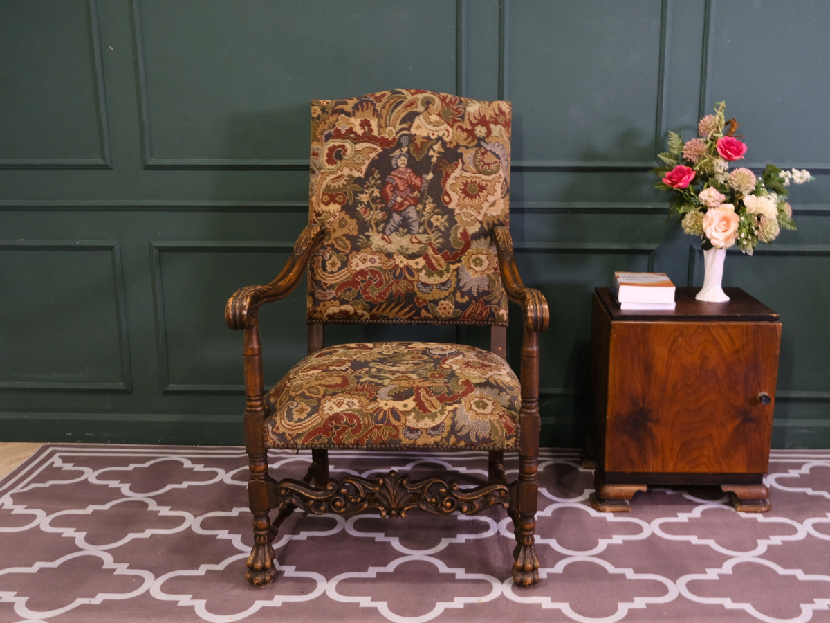 เก้าอี้แกะสลัก สไตล์หลุยส์ เบาะผ้าลายดอกไม้ผู้ชาย งานยุโรปมาจากเยอรมนี(1)