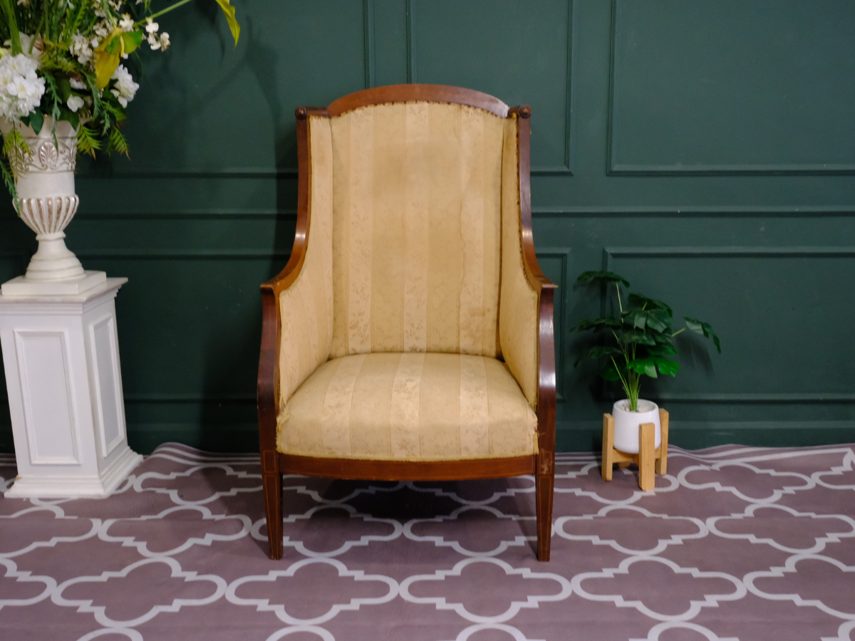 เก้าอี้อาร์มแชร์ โครงไม้ เบาะผ้า สีครีม งานยุโรปมาจากเยอรมนี(1)