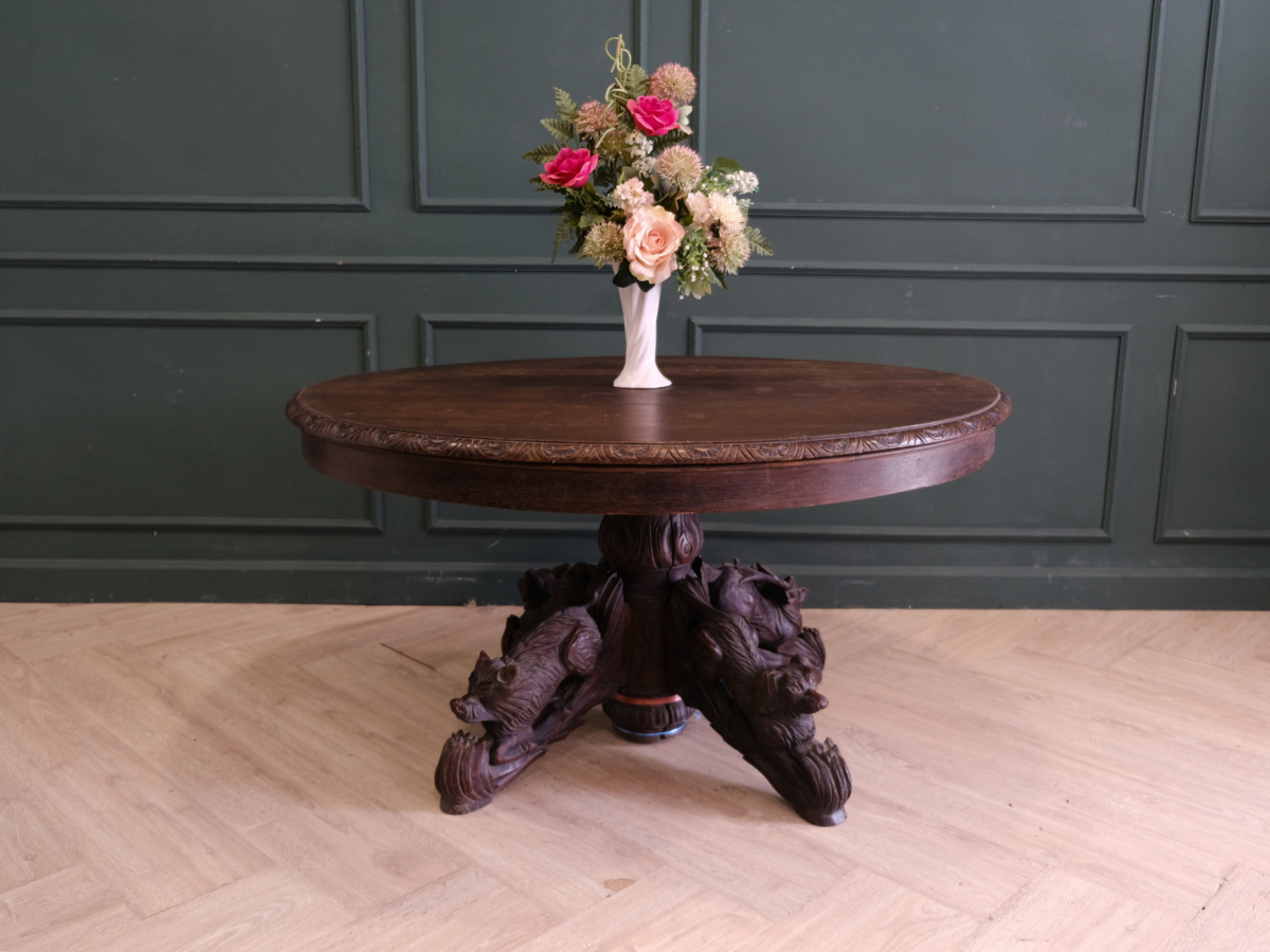 餐桌，胡桃木色，复古风格，欧洲做工，来自德国。