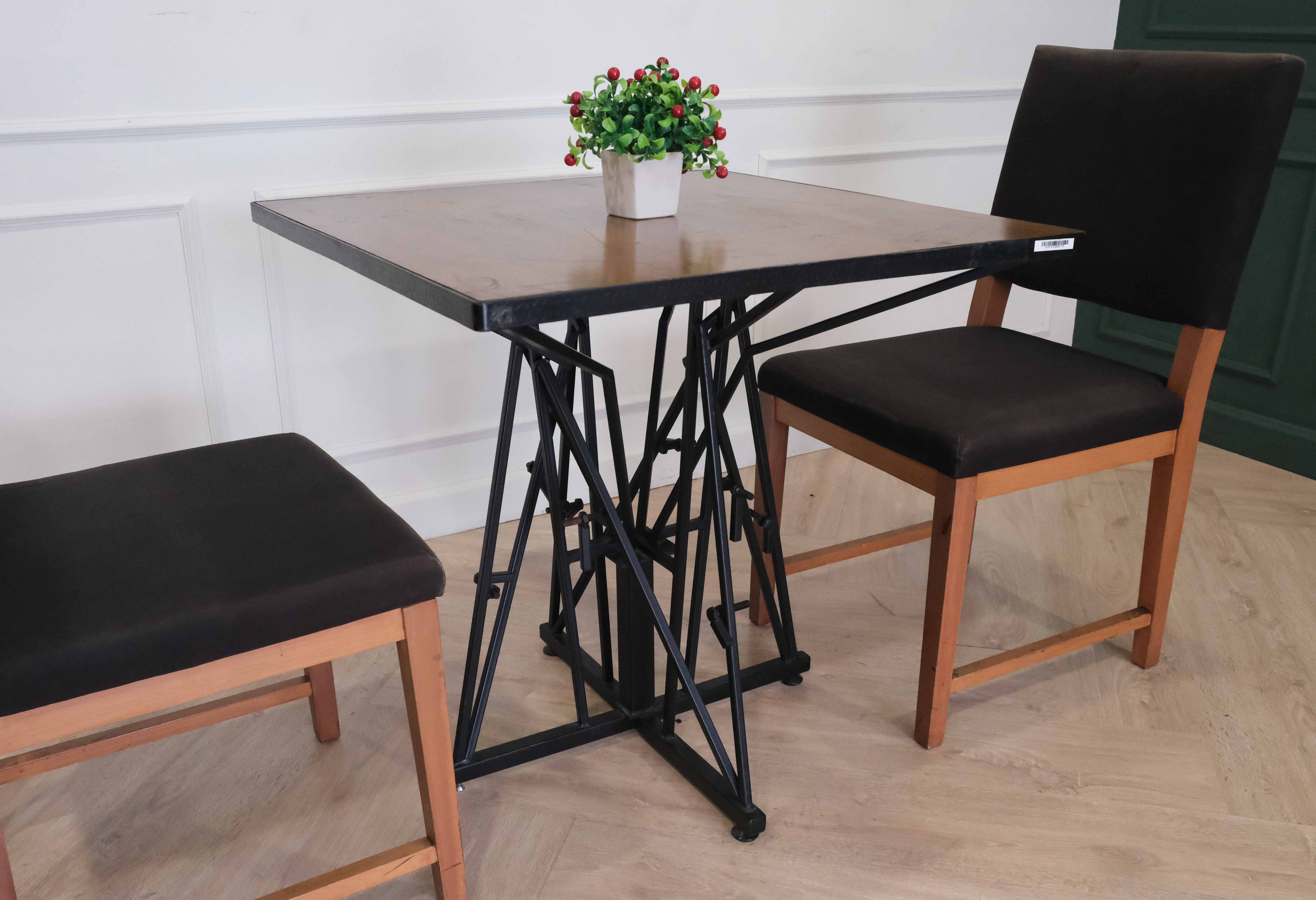 棕色木顶桌，75 厘米，钢腿，阁楼/复古风格。