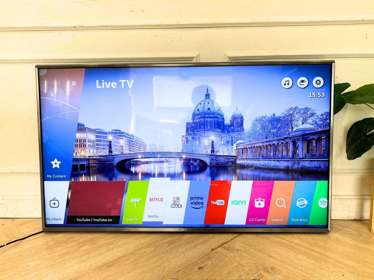 49-inch TV, wall mount, LED, brand LG, model 49UJ652T