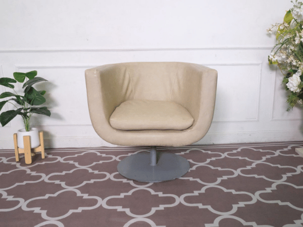 เก้าอี้อาร์มแชร์เบาะหนัง หมุนได้ ขาเหล็ก (2)_7TAB0OXILG