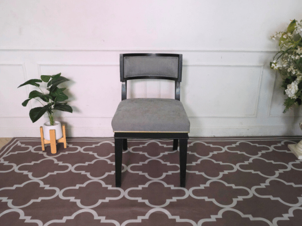 木框架椅子灰蓝色织物内饰