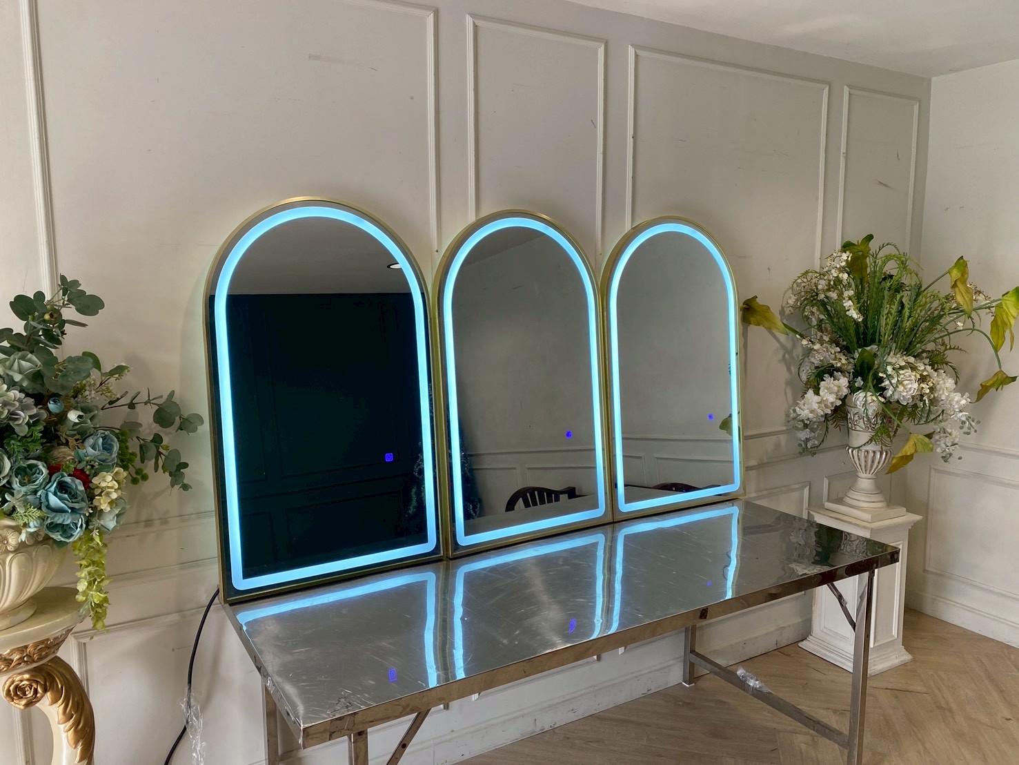 12-Watt LED illuminated wall mirror, gold trim, model HT-PT0 5F