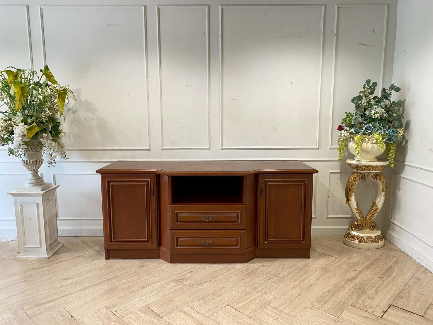 ชั้นวางทีวี ตู้วางทีวีไม้ 2 ลิ้นชัก 2 บานเปิด 1 ช่องวางของ (1)