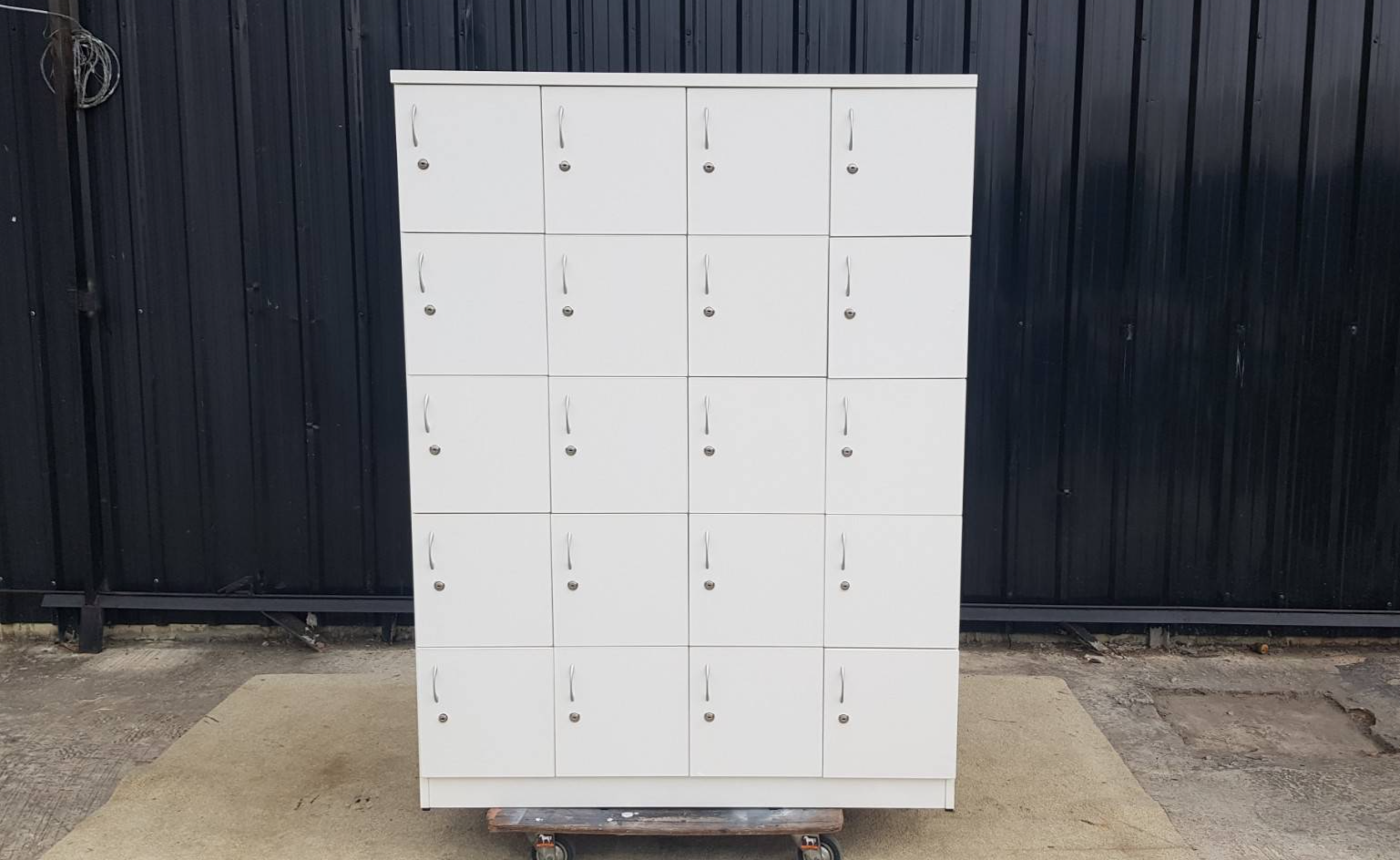 ตู้ล็อคเกอร์ไม้ 20 ช่อง สีขาว (1)