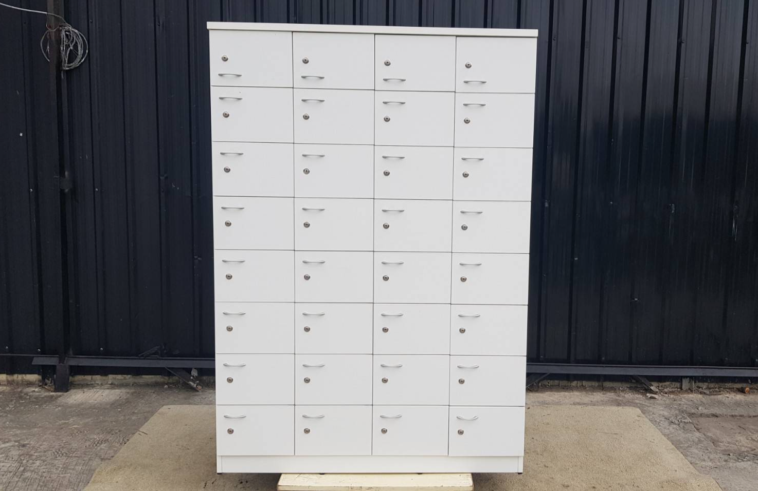 ตู้ล็อคเกอร์ไม้ 32 ช่อง สีขาว (3)