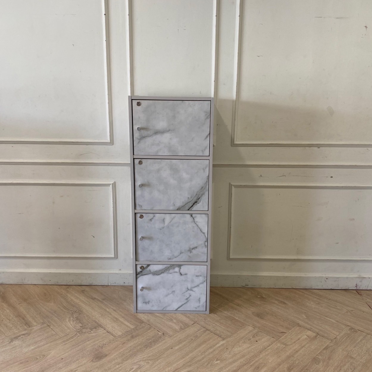 ตู้เก็บของไม้ 4 บานเปิด สีเทาเเละสีน้ำตาล (2)