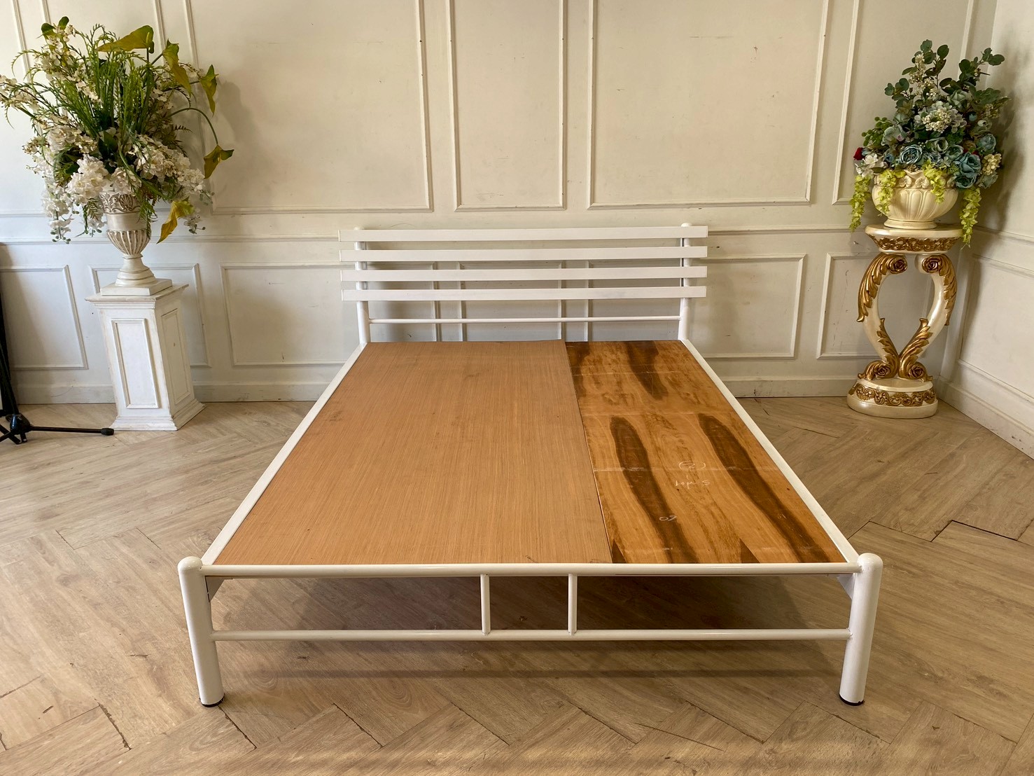 เตียงเหล็ก 5 ฟุต สีขาว ที่นอน 5 ฟุต ยี่ห้อ healthy sleep หนา 9 นิ้ว (1)