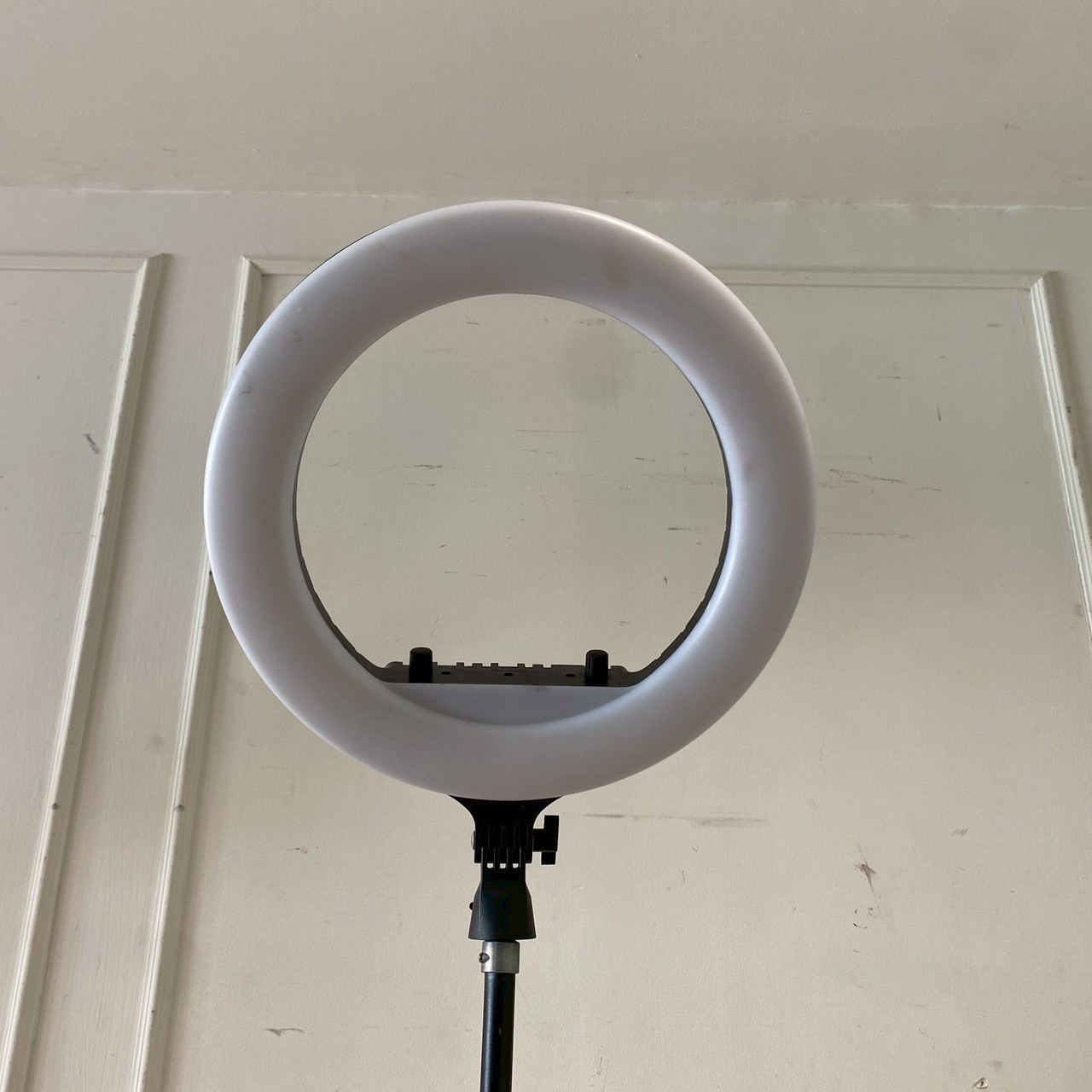 ไฟวงเเหวน LED Soft Ring Light 90-265 วัตต์ ขาเหล็ก สีดำ  (4)