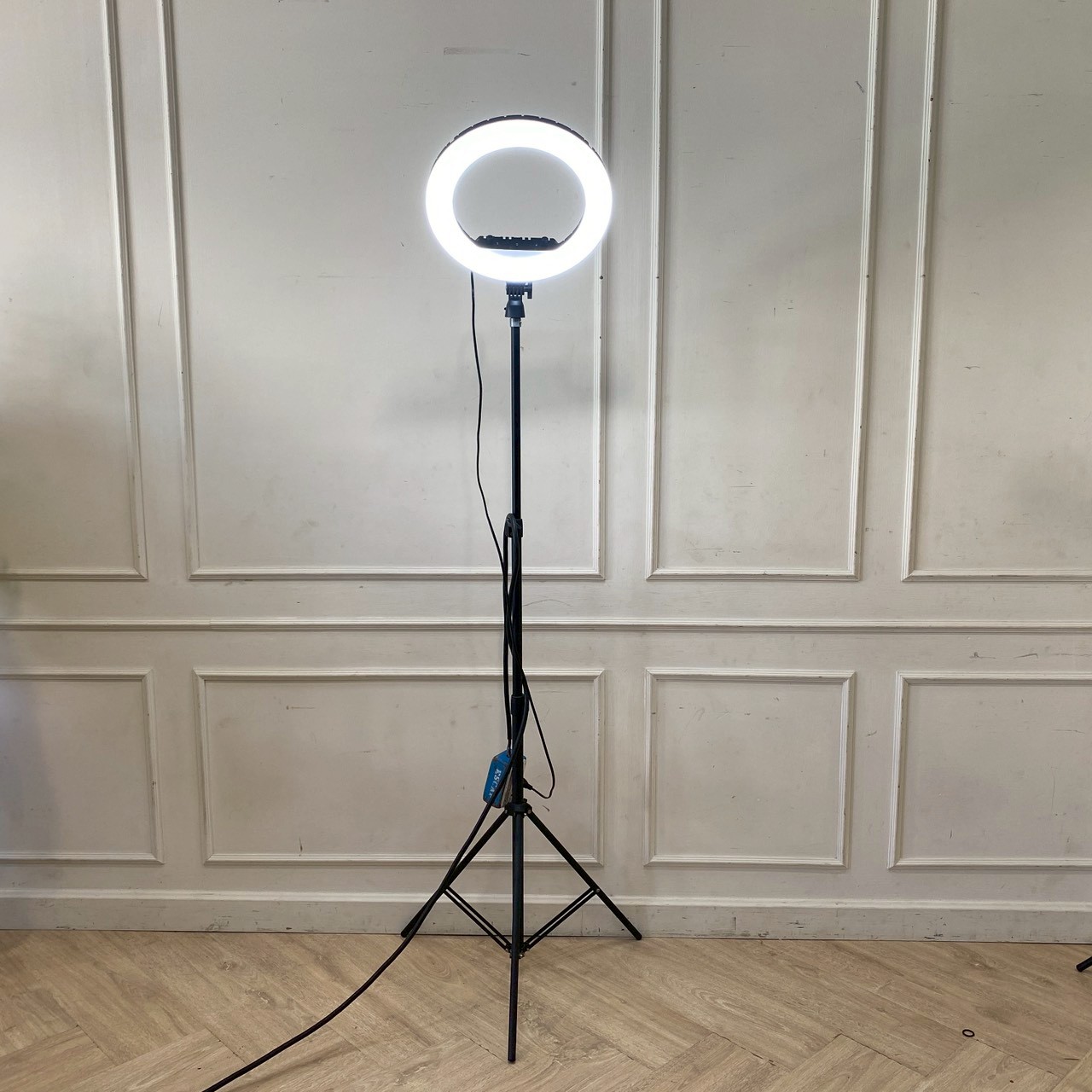 ไฟวงเเหวน LED Soft Ring Light 90-265 วัตต์ ขาเหล็ก สีดำ  (4)