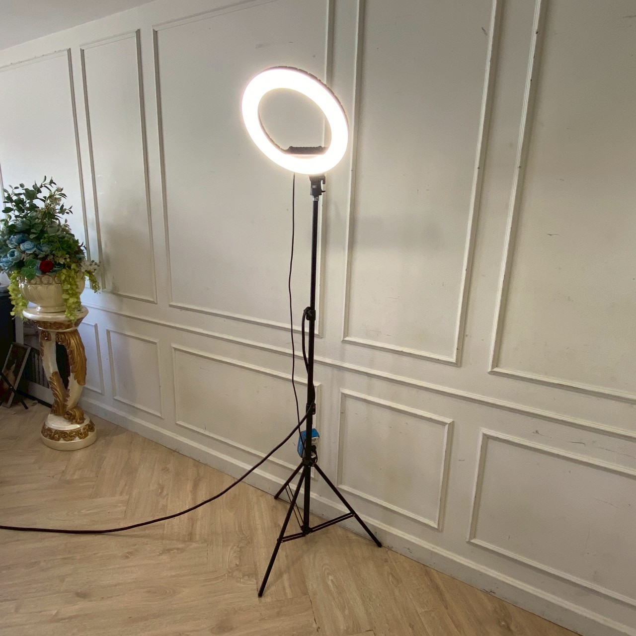 ไฟวงเเหวน LED Soft Ring Light 90-265 วัตต์ ขาเหล็ก สีดำ  (4)