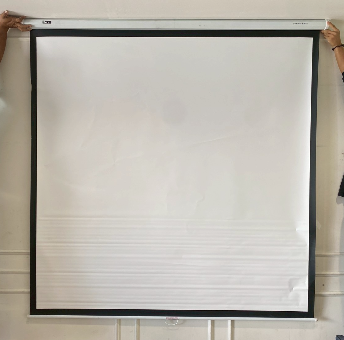 Razr brand hanging projector screen