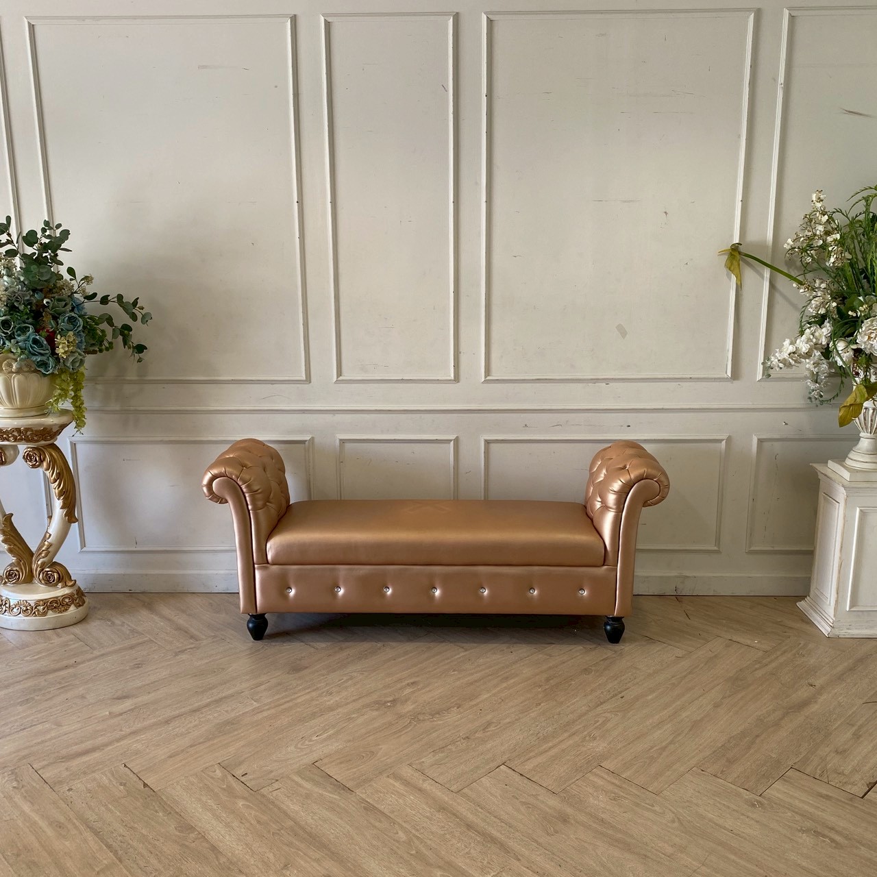 Armchair with wooden legs and leather seat, button-tufted, rose gold color.