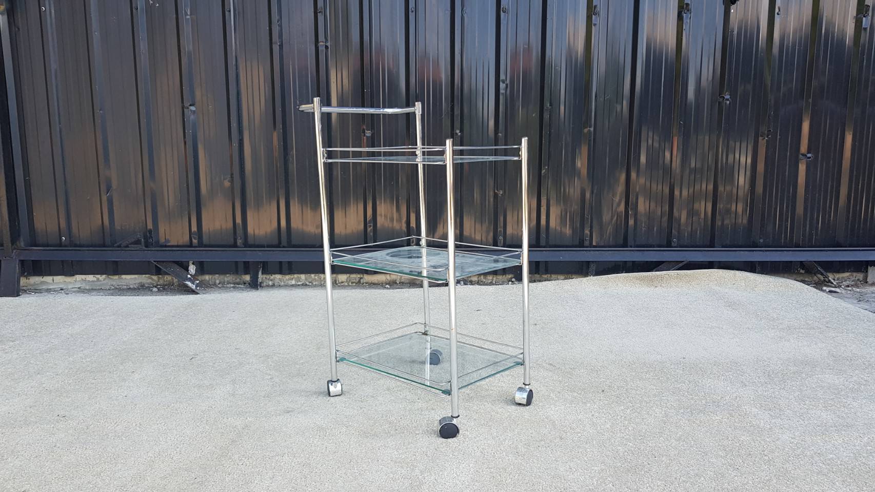 รถเข็น ชั้นวางของ 3 ชั้นวาง ท็อปกระจก ขาเหล็ก  (1)