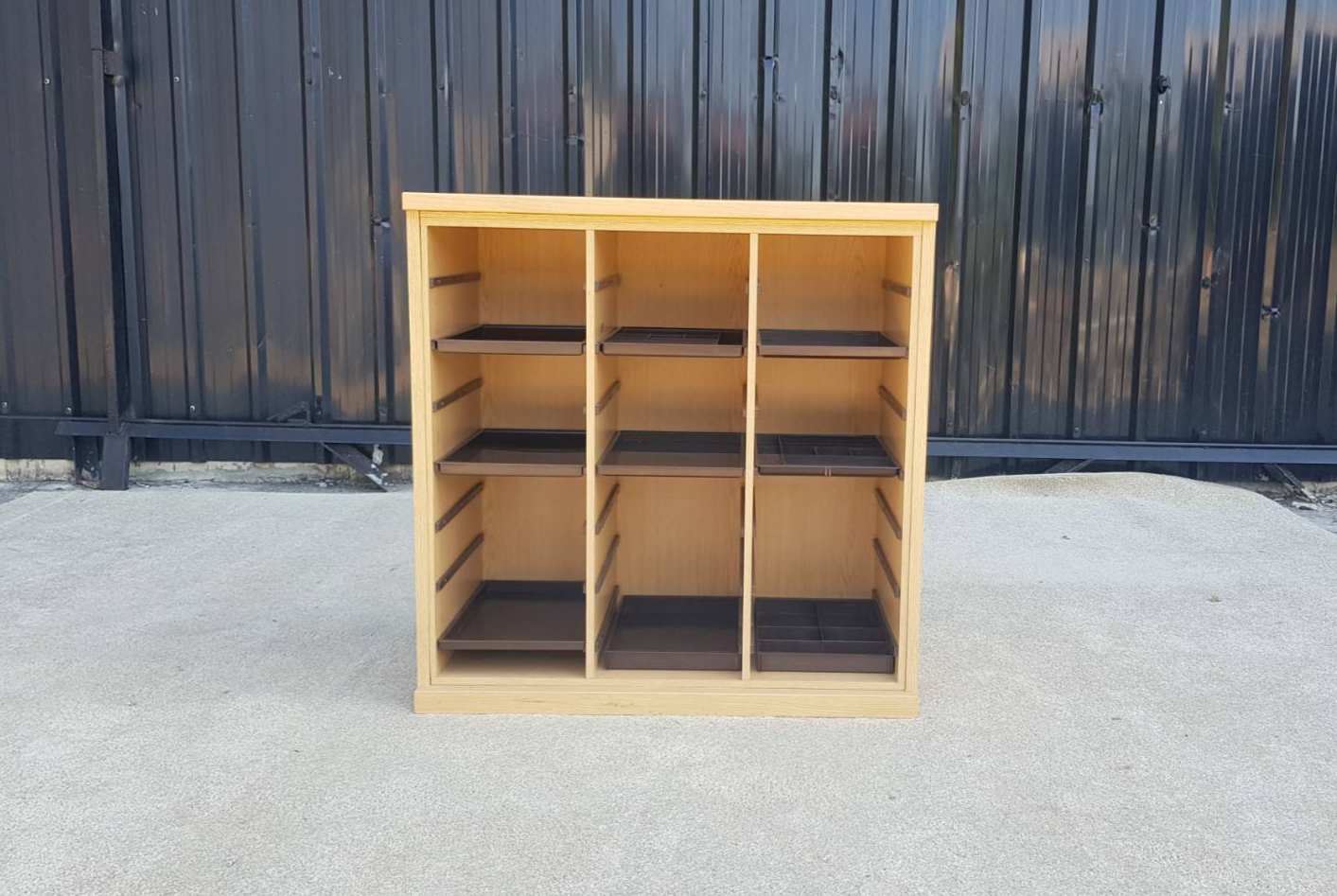 ชั้นวางของไม้ พร้อมถาดรอง สีน้ำตาล (1)