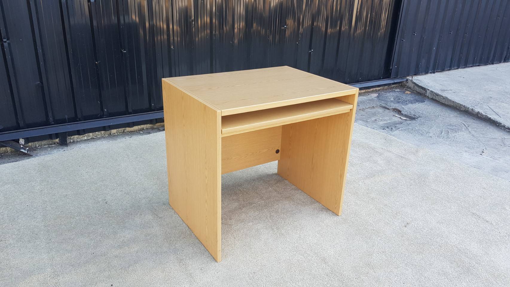 โต๊ะคอมพิวเตอร์ไม้ สีน้ำตาล ยี่ห้อ MOFLEX (1)