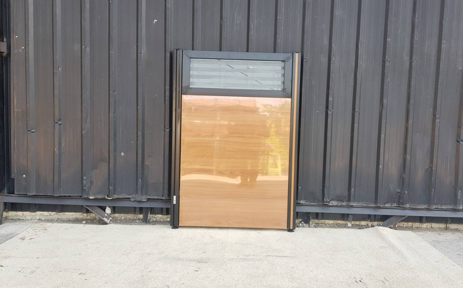 พาทิชั่นทึบ สีน้ำตาล คาดดำ (14)