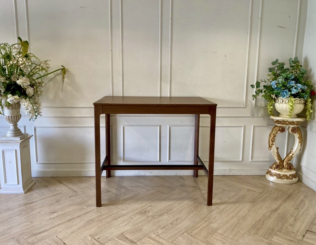 โต๊ะบาร์ ขาไม้ประคองเหล็ก IKEA สีเฮเซล วอลนัท  (1)