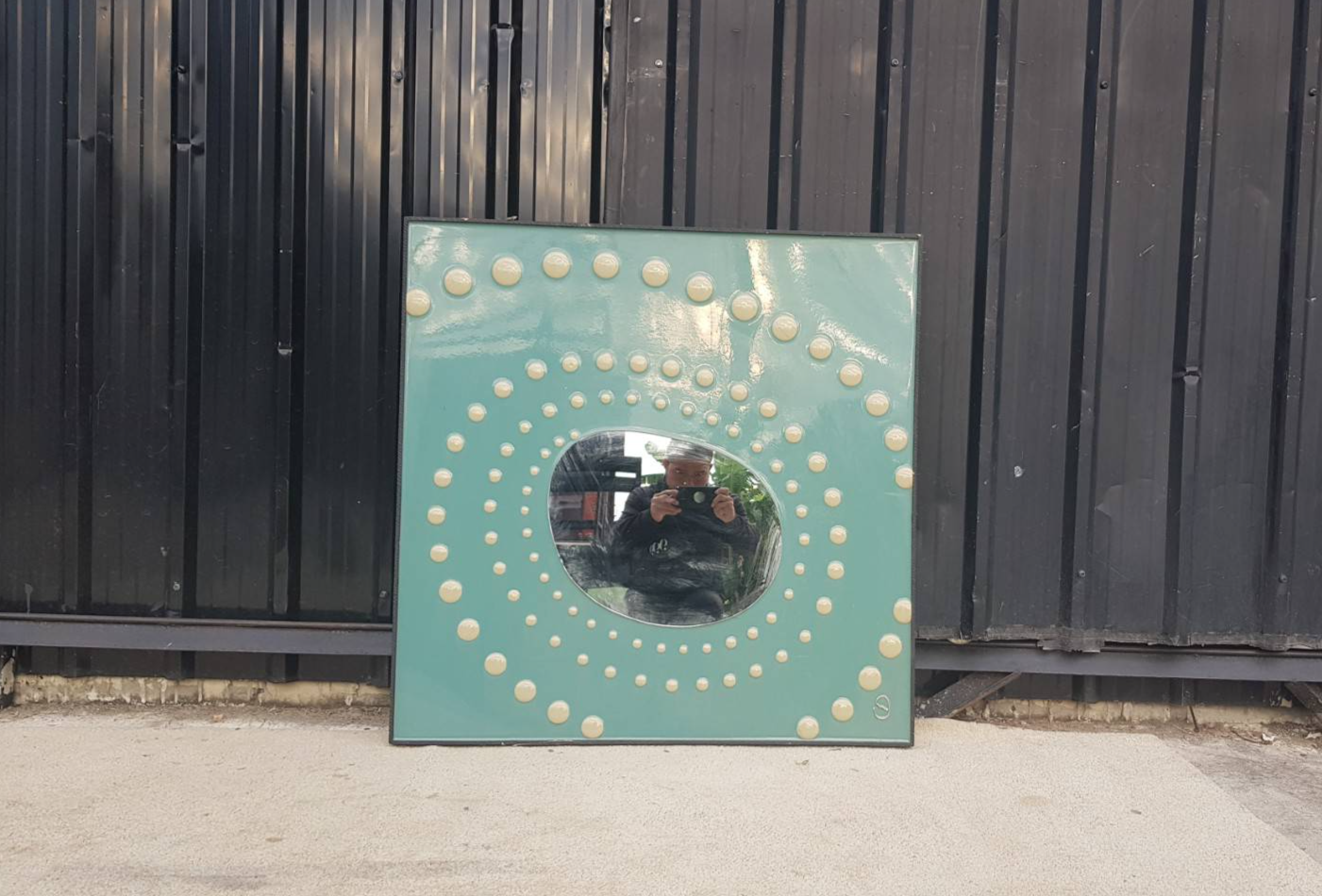 กระจกเเต่งผนัง ลายจุด พื้นหลังสีเขียว ทรงสี่เหลี่ยม (1)