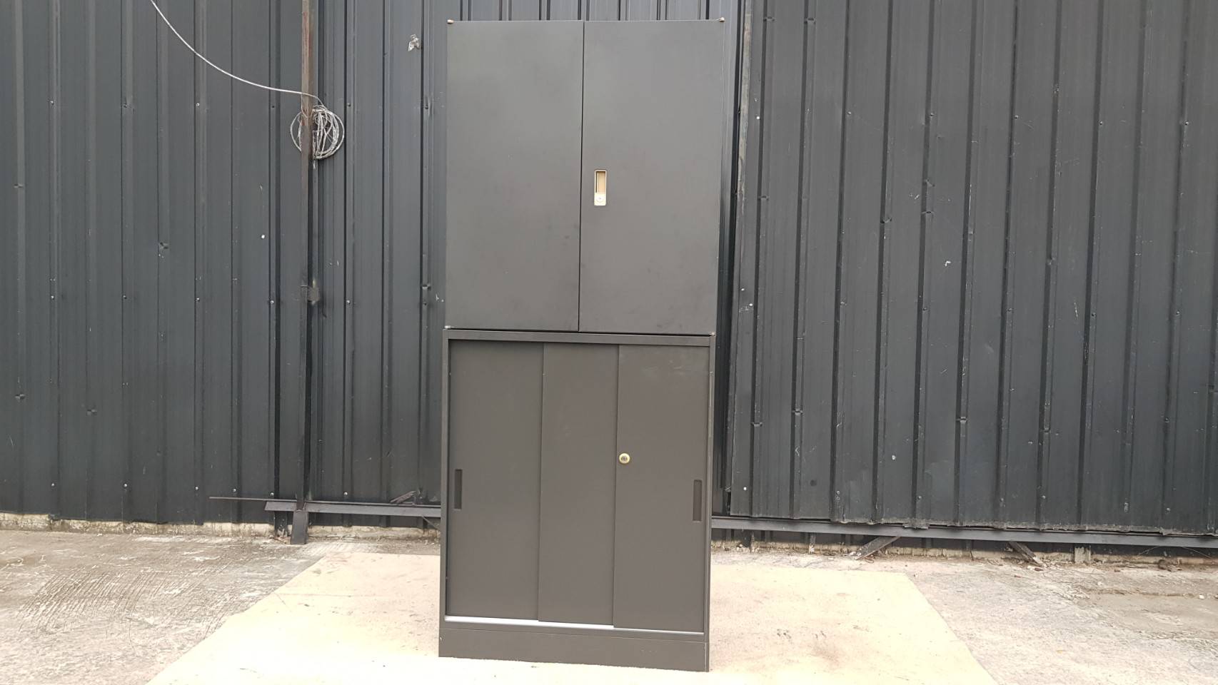 ตู้เอกสารเหล็ก 2 ชั้น สีดำ ยี่ห้อ Okamura (1)