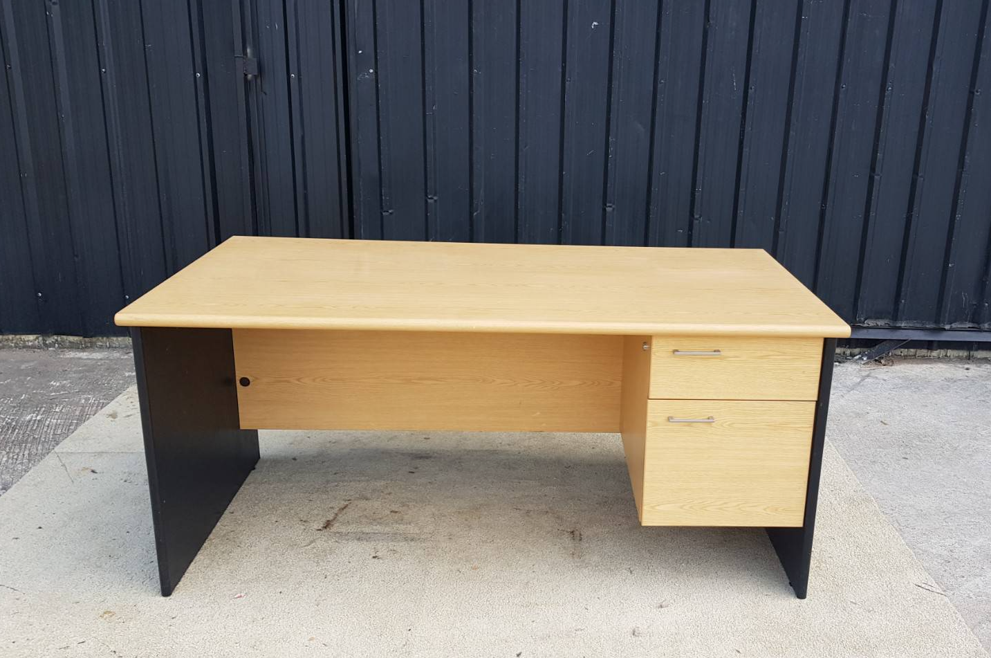 โต๊ะทำงาน 2 ลิ้นชัก ขา สีดำ ท็อปไม้ สีน้ำตาล   (4)