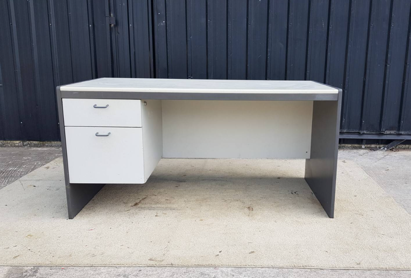 โต๊ะทำงาน 2 ลิ้นชัก สีขาว เทา ยี่ห้อ MOFLEX (2)