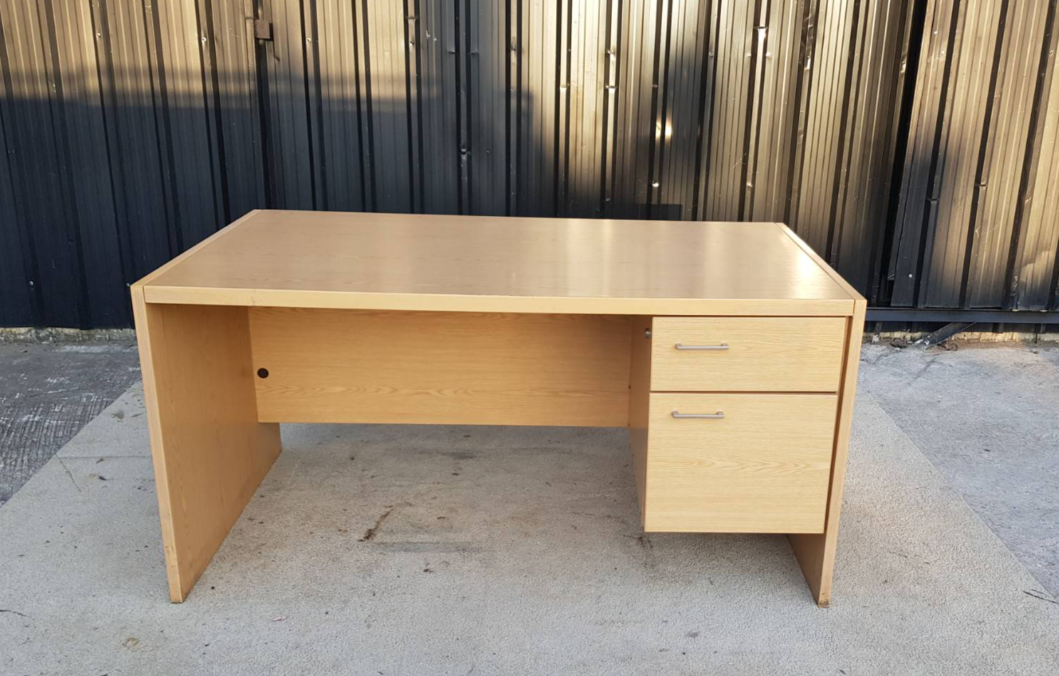 โต๊ะทำงาน 2 ลิ้นชัก โครงไม้ สีน้ำตาล กว้าง 150 cm (6)