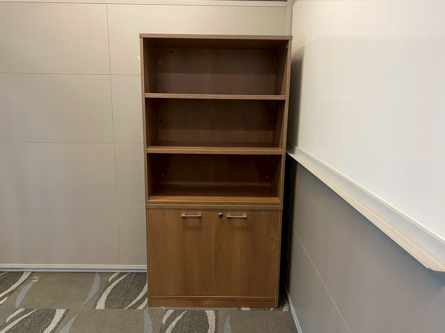 高型文件柜，双门三层，棕色木质框架