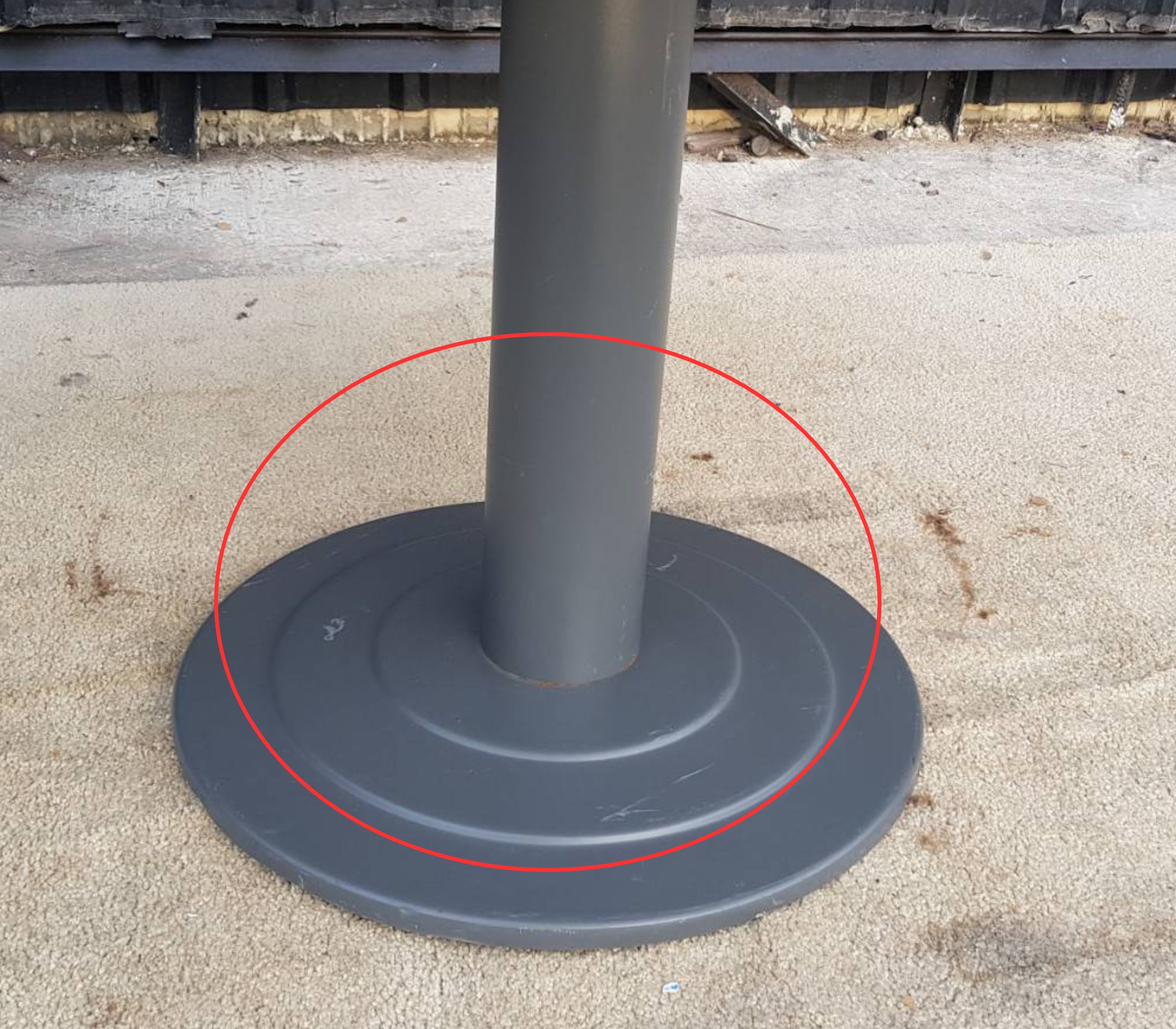 โต๊ะกลม ขาเหล็ก ท็อปไม้ สีครีม 110 cm (1)