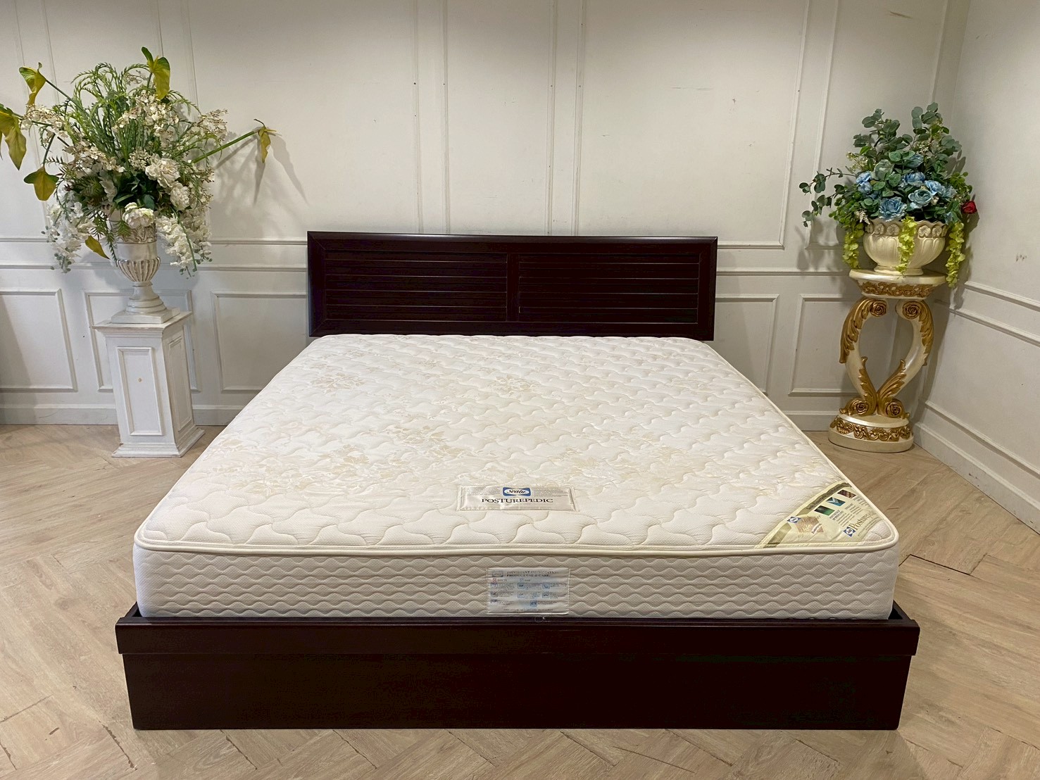 เตียงไม้+ที่นอน 6 ฟุต Sealy Postureprdic (1)