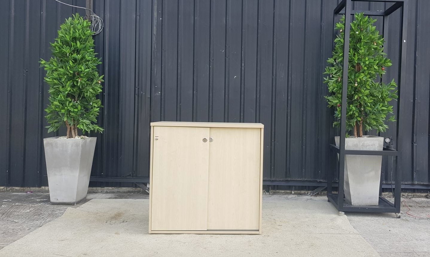 ตู้เอกสาร โครงไม้  2 บานเลื่อน สีครีม (1)