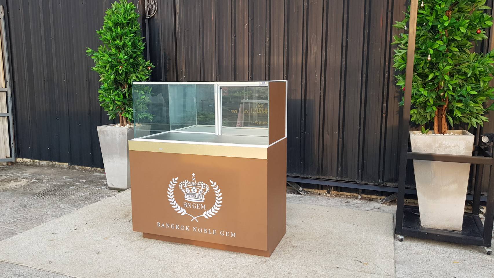 ตู้จิวเวลรี่ ตู้กระจกโชว์สินค้า 2 บานเลื่อน 2 ลิ้นชัก สีน้ำตาล (1)