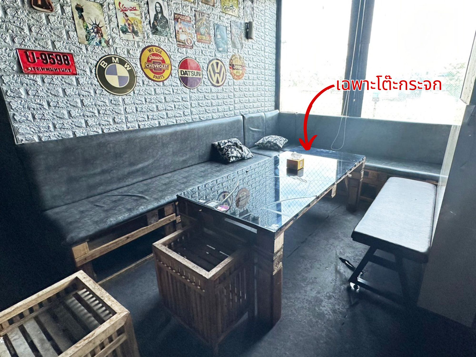 โต๊ะกาแฟ โต๊ะกลางโซฟา โต๊ะกลาง ขาไม้ ท๊อปกระจกสีดำ โต๊ะร้านบาร์ คาเฟ่ (1)